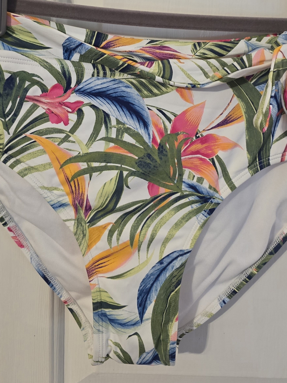Liz Claiborne Multicolor Tropical Print Bottom- White Base